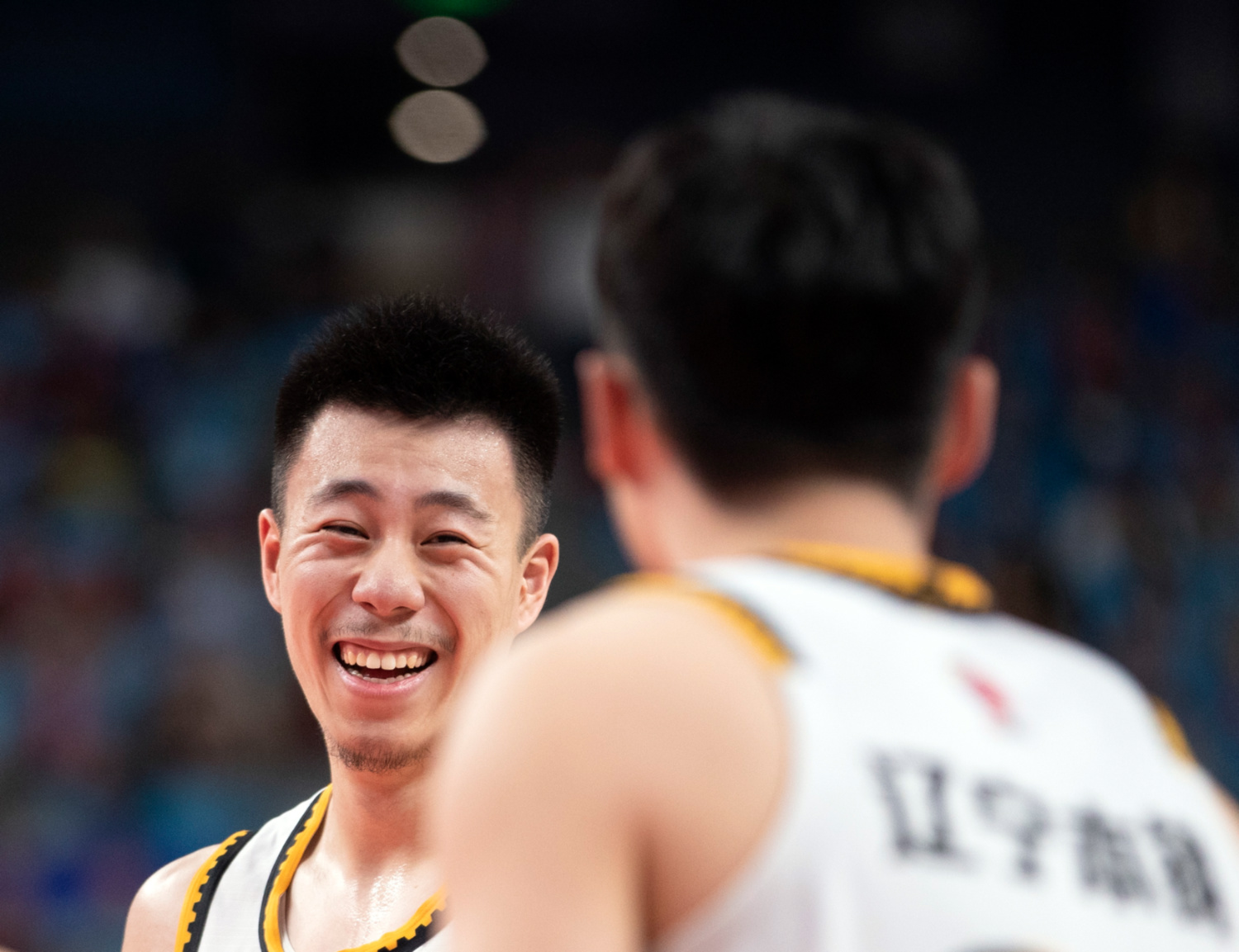 雄鹿完胜青岛队，张镇麟点燃赛场