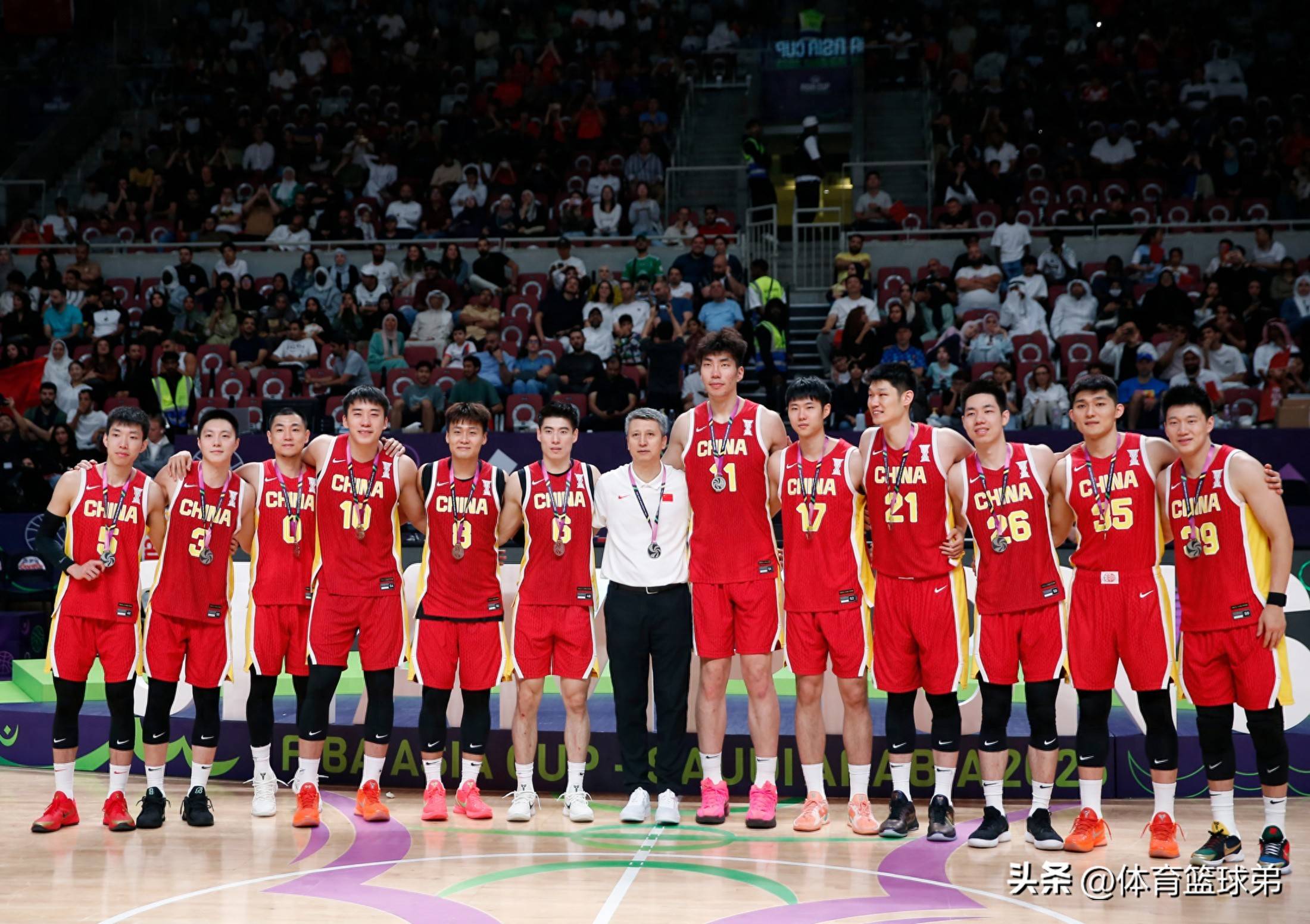 福建队碾压猛龙，高诗岩关键制胜