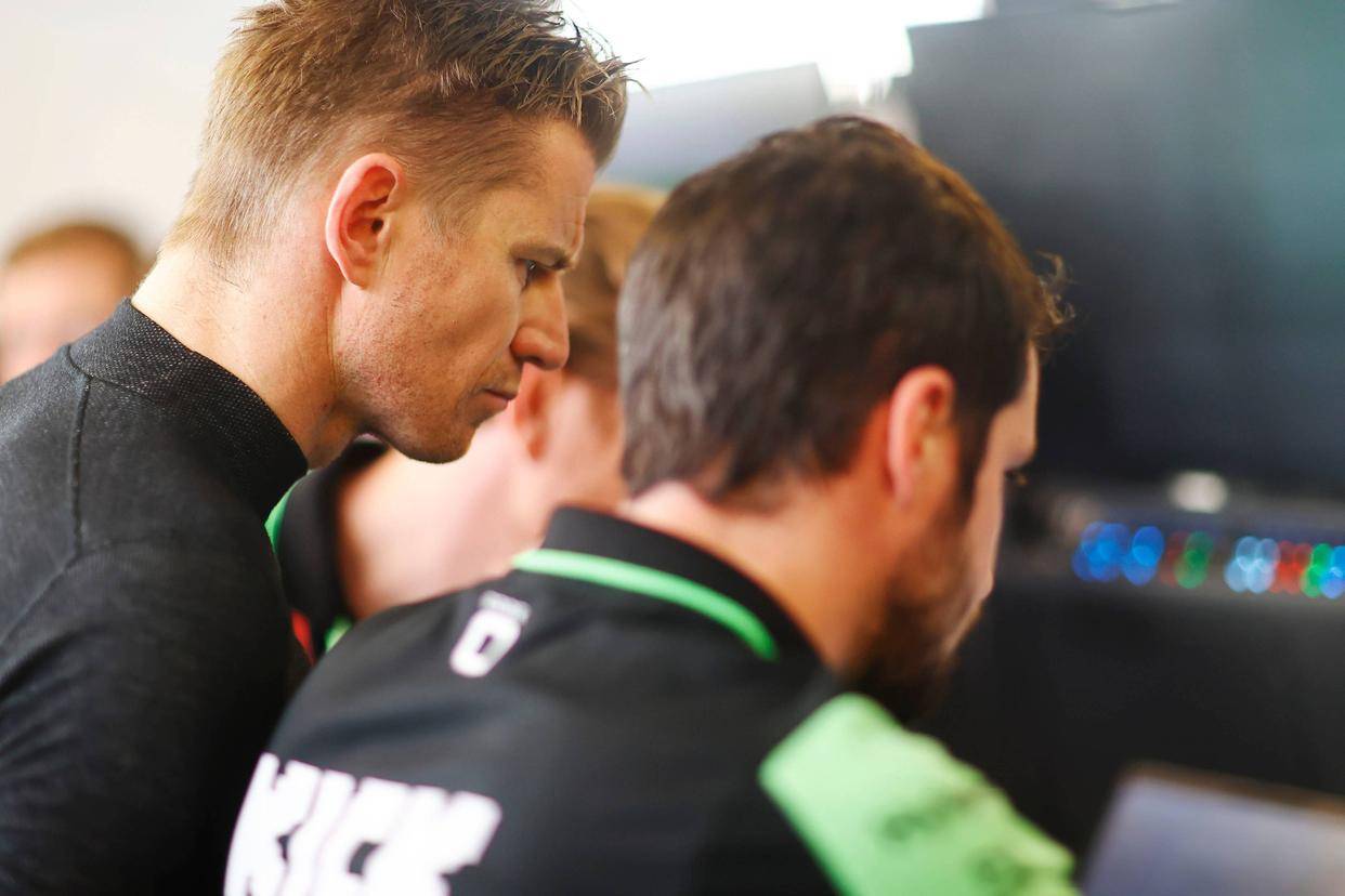 索伯车队轻取哈斯车队，诺里斯点燃赛场