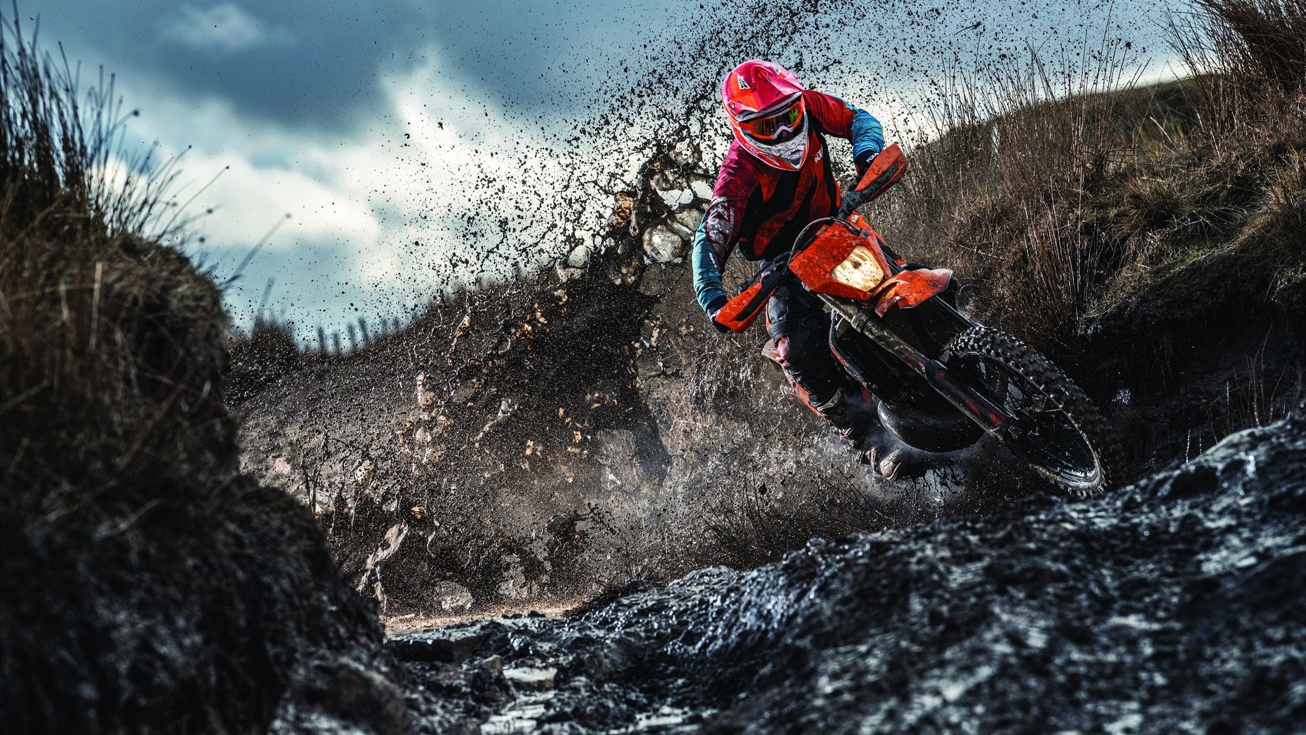 奥亚尔萨瓦尔爆发，哥伦比亚踏平曼城，南美足球的逆袭与欧洲霸权的黄昏